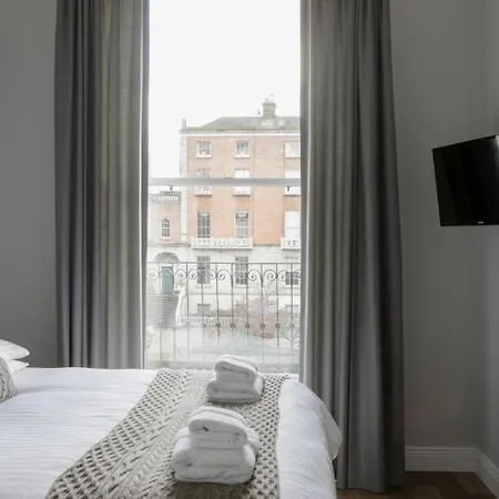 Pembroke Hall Dublin Room photo